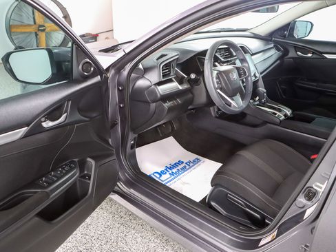 Used 2018 Honda Civic EX image 3