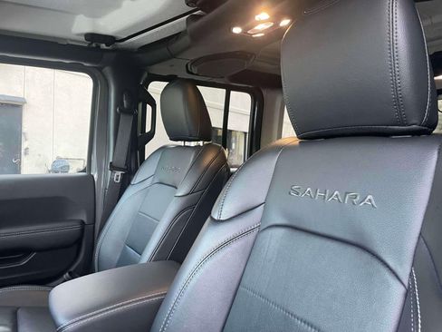 Used 2023 Jeep Wrangler Sahara w/ Cold Weather Group image 19