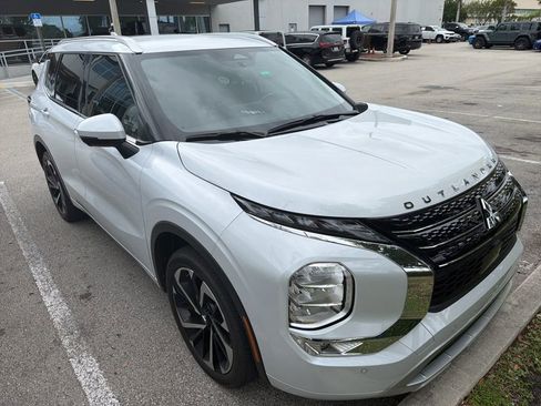 Used 2024 Mitsubishi Outlander SEL FWD image 2