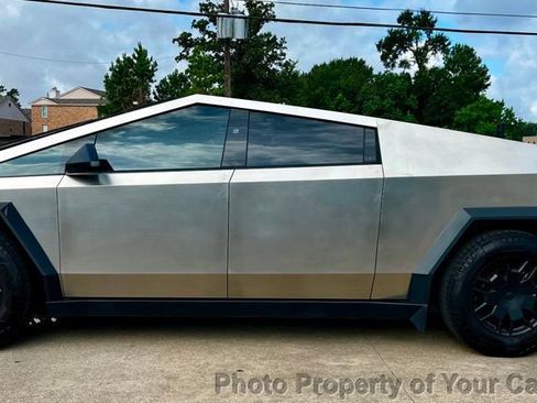 Used 2025 Tesla Cybertruck AWD Crew Cab image 11