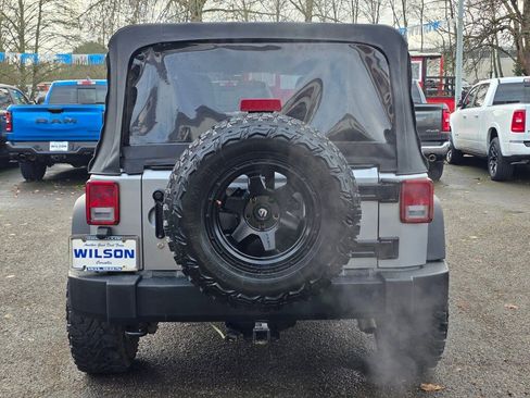 Used 2018 Jeep Wrangler Unlimited Sport w/ Connectivity Group image 8