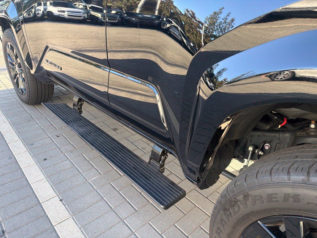 Used 2025 Toyota 4Runner Platinum AWD/4WD image 13