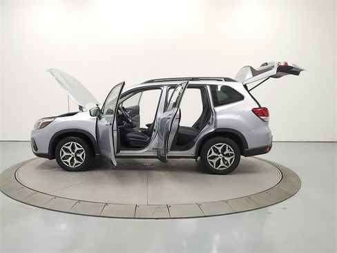 Used 2021 Subaru Forester Premium image 12