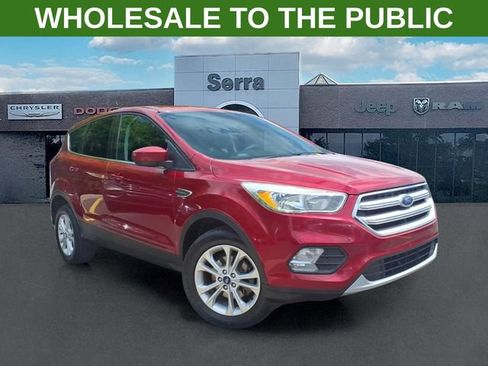 Used 2019 Ford Escape SE FWD image 1