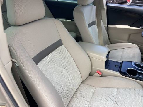 Used 2014 Toyota Camry LE FWD image 21