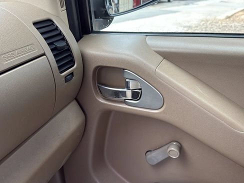 Used 2005 Nissan Frontier SE RWD image 35