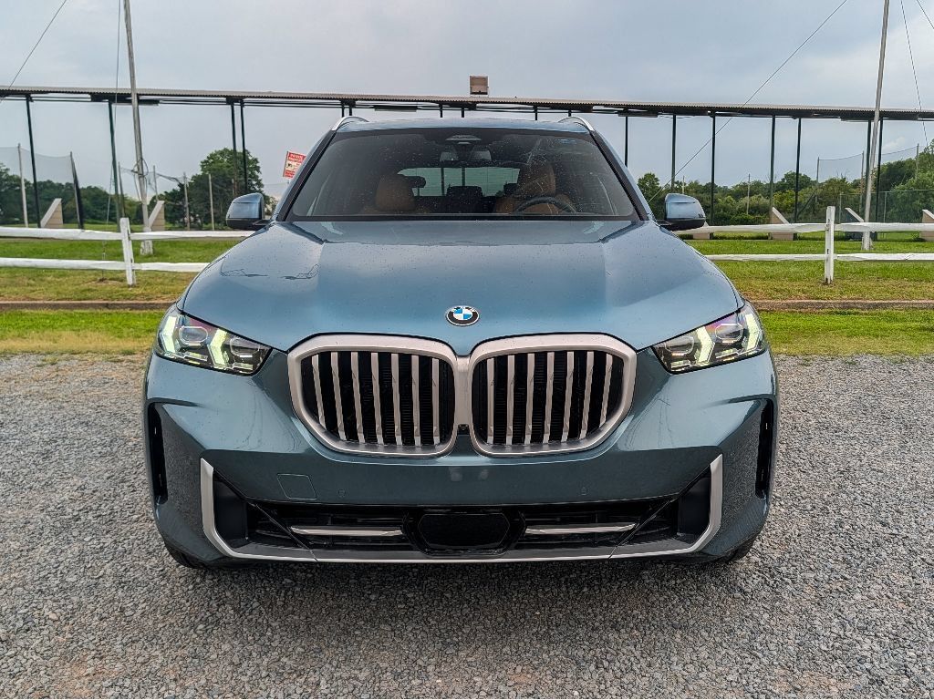 Used 2026 BMW X5 xDrive40i w/ Premium Package AWD/4WD image 2
