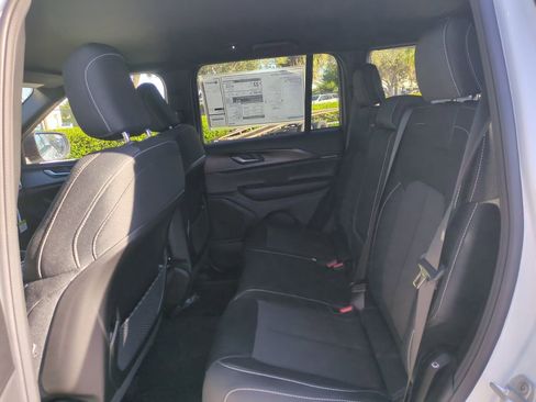 New 2025 Jeep Grand Cherokee Laredo w/ MOPAR Finishing Package image 15