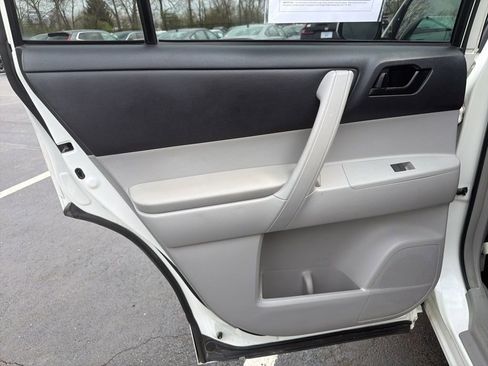 Used 2010 Toyota Highlander 2WD image 19
