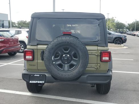 Used 2025 Jeep Wrangler Sport AWD/4WD image 7