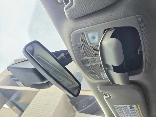 Used 2020 Ford Fusion SE FWD image 28