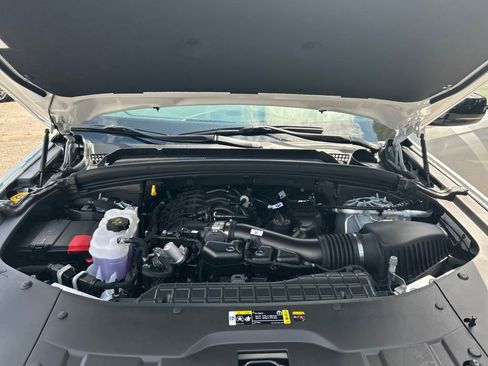 New 2025 Jeep Grand Cherokee Altitude image 9