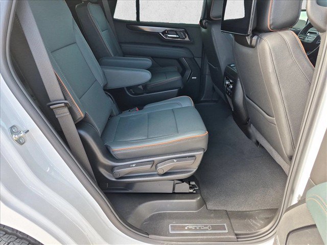 Used 2025 GMC Yukon AT4 w/ AT4 Premium Plus Package AWD/4WD image 22