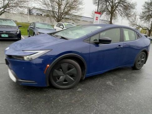Used 2023 Toyota Prius Prime FWD image 4
