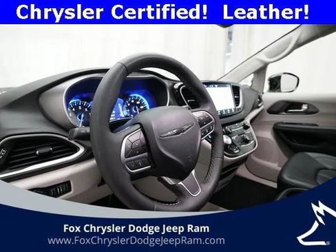 Certified 2024 Chrysler Pacifica Touring-L image 8