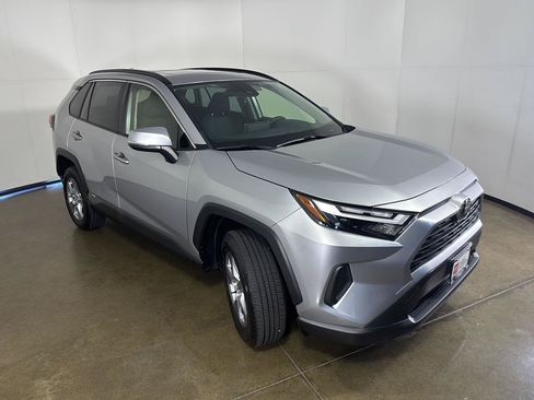 Used 2025 Toyota RAV4 XLE w/ Convenience Package AWD/4WD image 8