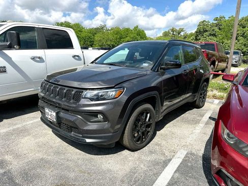 Used 2024 Jeep Compass Latitude w/ Convenience Group image 1
