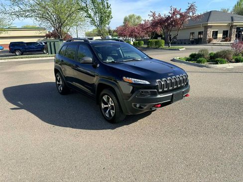 Used 2017 Jeep Cherokee Trailhawk w/ Cold Weather Group image 7