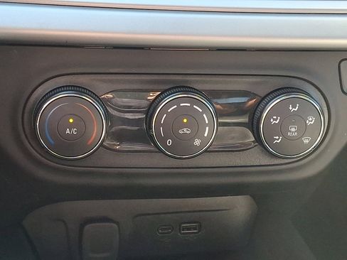 Used 2025 Chevrolet Trax LS image 16