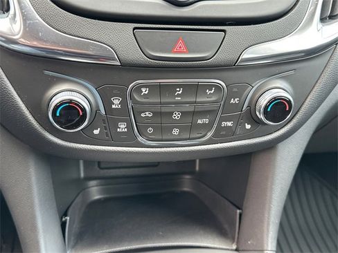 Used 2021 Chevrolet Equinox LT image 23