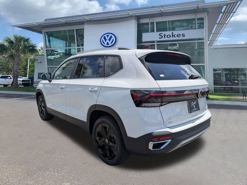 New 2026 Volkswagen Taos SE FWD image 6