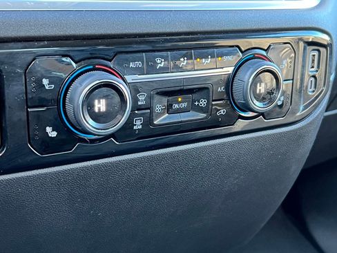 Used 2025 Chevrolet Silverado 2500 LT w/ Convenience Package image 30