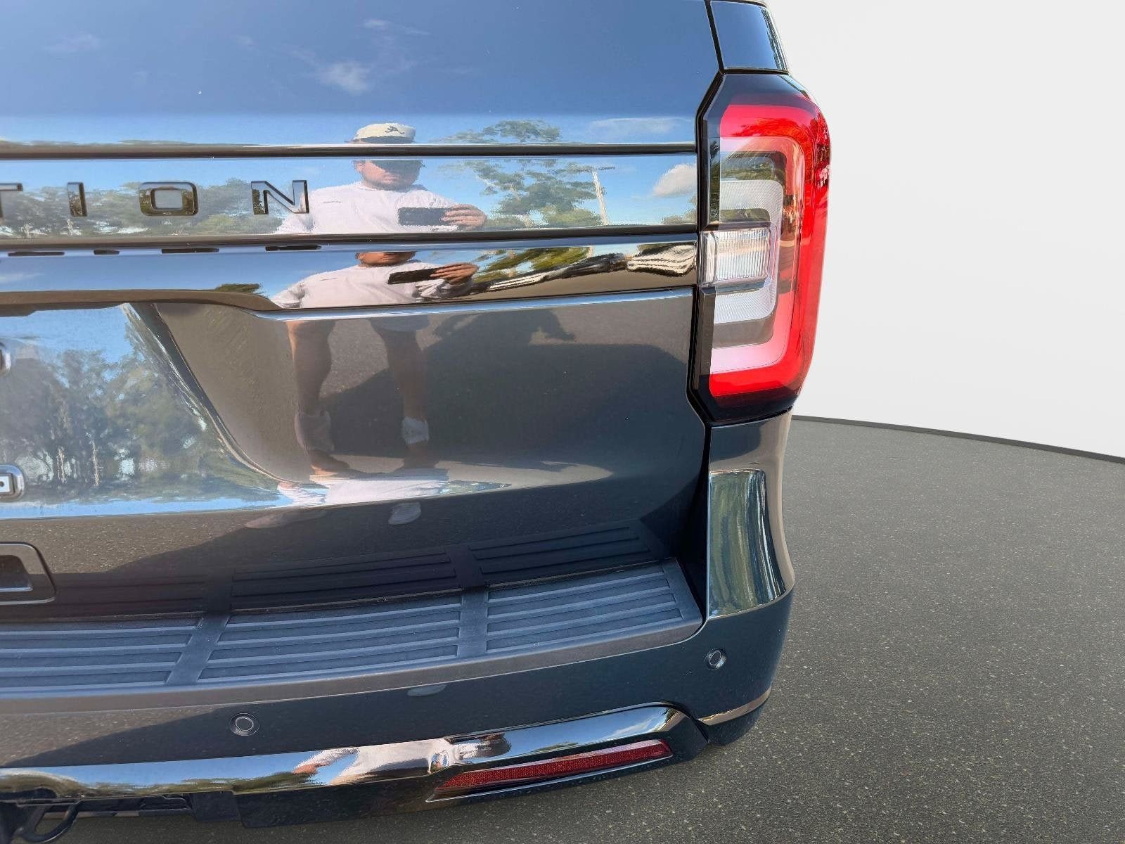 Used 2023 Ford Expedition Limited RWD image 23