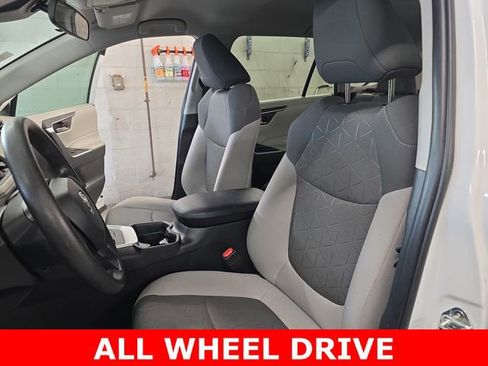 Used 2021 Toyota RAV4 XLE image 15