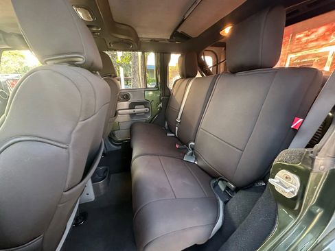 Used 2007 Jeep Wrangler Unlimited Sahara w/ Trailer Tow Group image 16