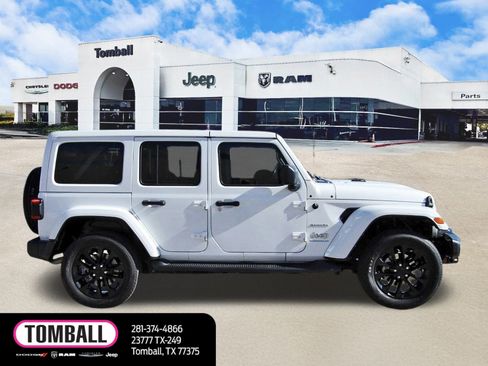 Used 2023 Jeep Wrangler Unlimited Sahara w/ Cold Weather Group image 8