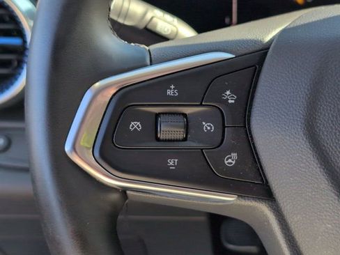 Used 2025 Chevrolet Trax LT w/ LT Convenience Package FWD image 20