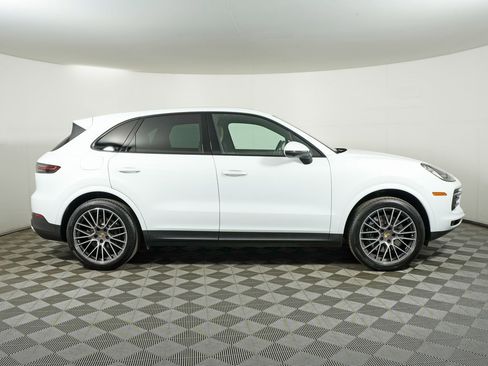 Certified 2022 Porsche Cayenne w/ Premium Package image 8