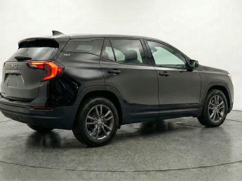 Used 2024 GMC Terrain SLT AWD/4WD image 9