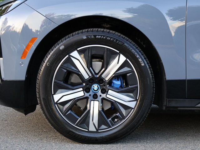 Used 2023 BMW iX xDrive50 w/ Sport Package AWD/4WD image 28