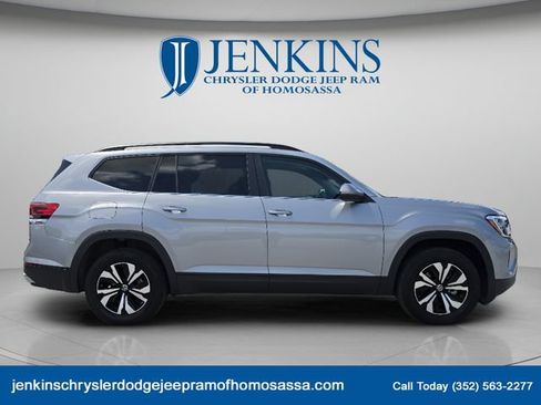 Used 2024 Volkswagen Atlas SE FWD image 3