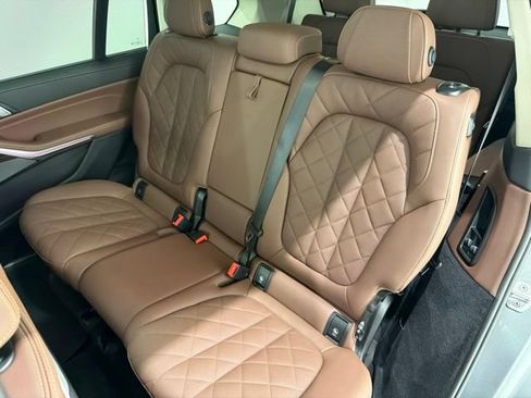 Used 2024 BMW X7 xDrive40i w/ Premium Package AWD/4WD image 16
