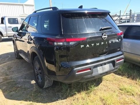 Used 2024 Nissan Pathfinder SV FWD image 3