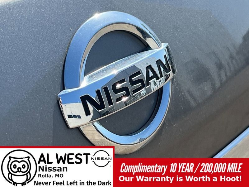 Used 2013 Nissan Rogue SV image 1