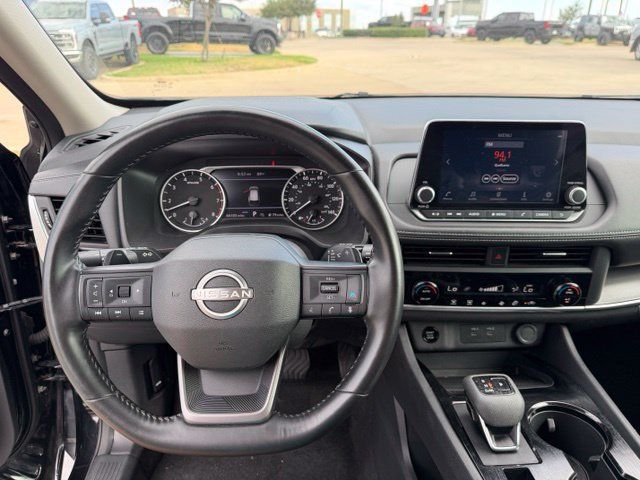 Used 2025 Nissan Rogue SV AWD/4WD image 13