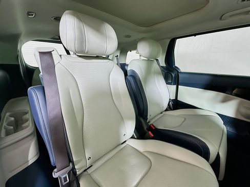 Certified 2026 Kia Carnival SX Prestige image 31