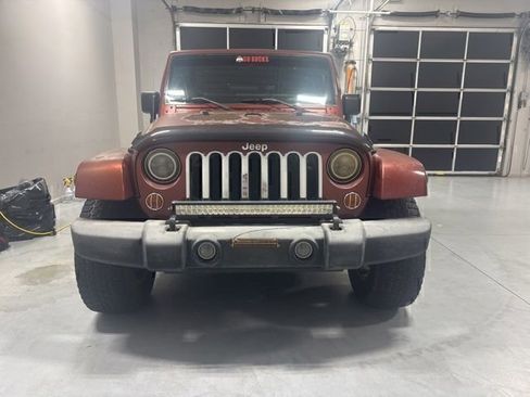 Used 2007 Jeep Wrangler Unlimited Sahara w/ Dual Top Group RWD image 3