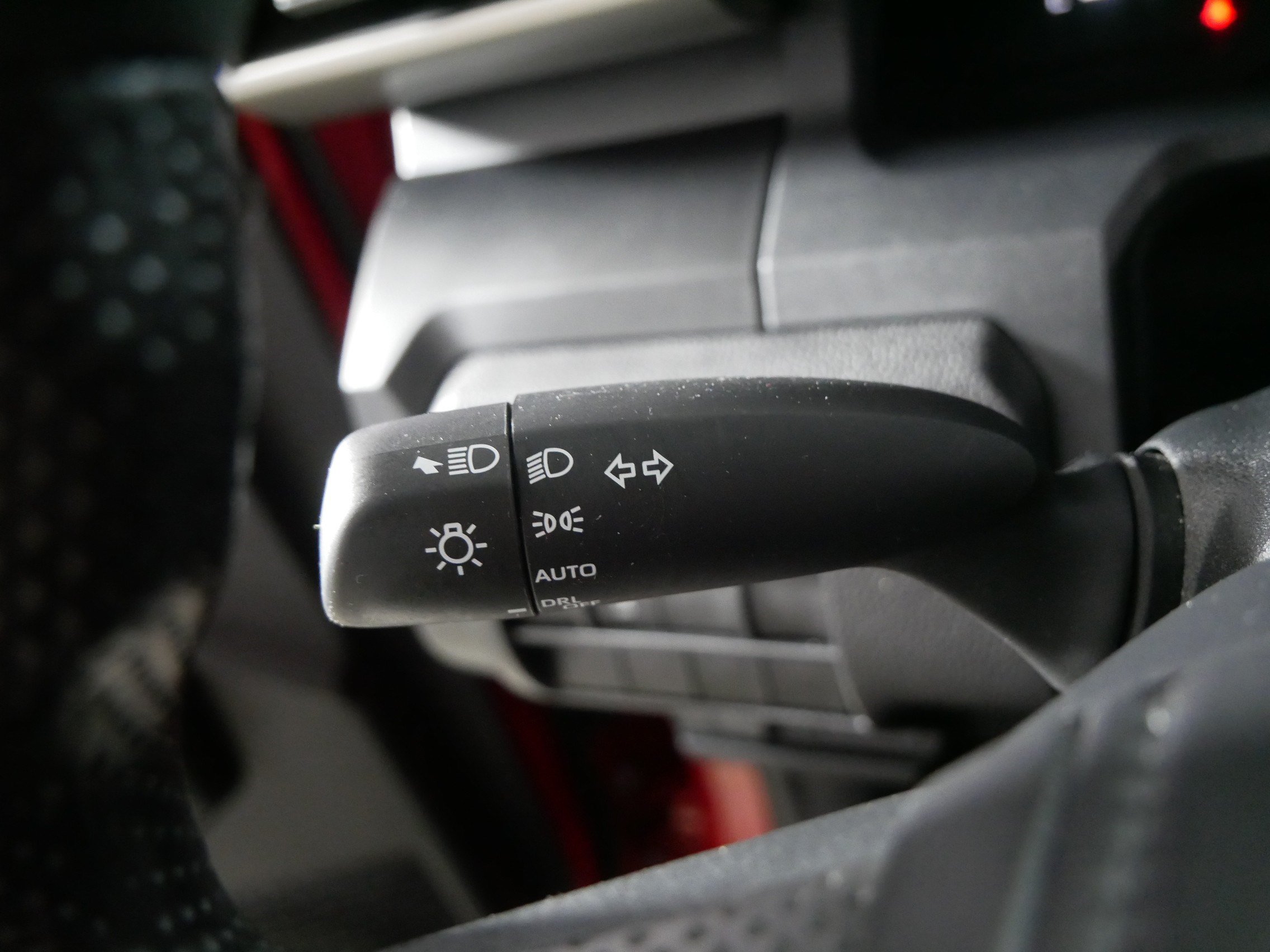 Used 2025 Toyota Tacoma SR AWD/4WD image 32