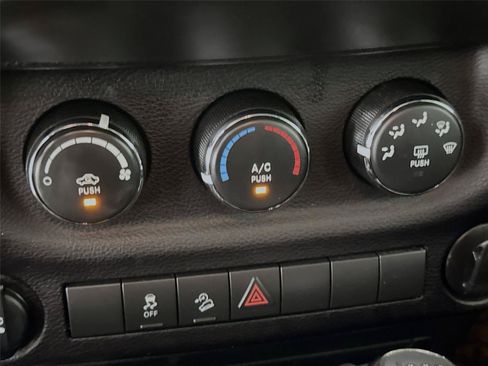 Used 2017 Jeep Wrangler Unlimited Sport w/ Max Tow Package AWD/4WD image 8
