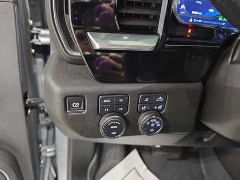 Used 2025 Chevrolet Silverado 3500 LTZ AWD/4WD image 19