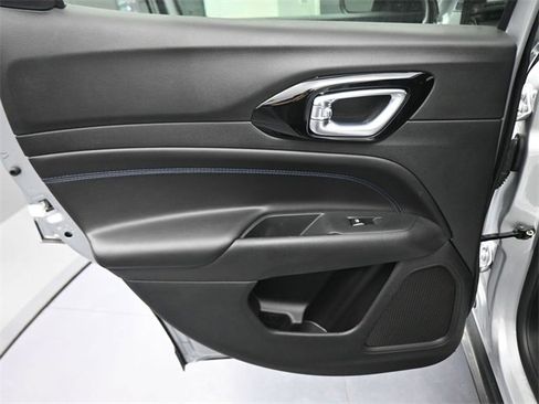 New 2026 Jeep Compass Latitude image 38