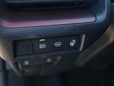 Used 2025 Toyota Prius Plug-In Hybrid FWD image 10