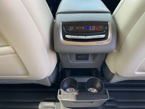 Used 2020 Cadillac XT6 Premium Luxury image 36