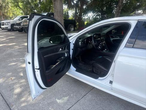 Used 2019 Genesis G70 3.3T Advanced RWD image 10