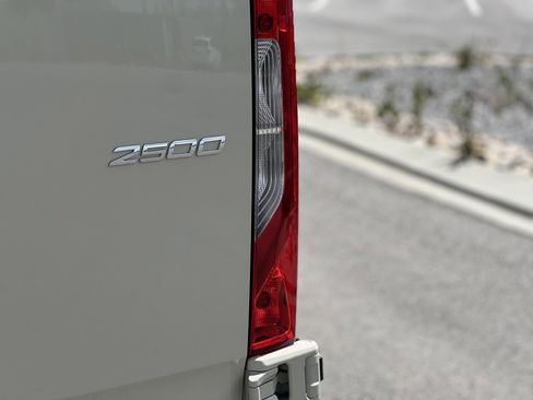 Used 2024 Mercedes-Benz Sprinter 2500 image 13