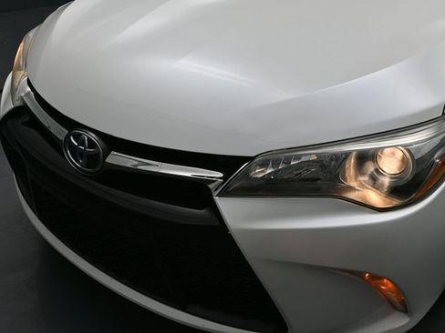 Used 2015 Toyota Camry SE FWD image 15